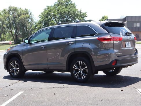 Used 2018 Toyota Highlander Plus AWD/4WD image 7