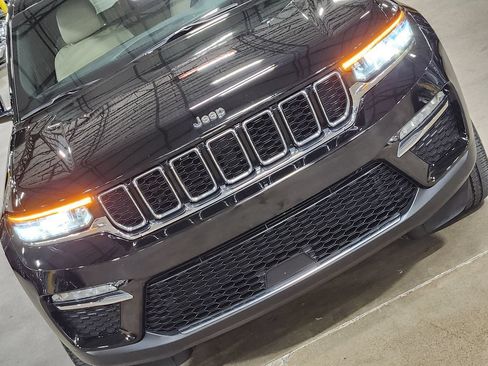 Used 2023 Jeep Grand Cherokee Limited AWD/4WD image 19