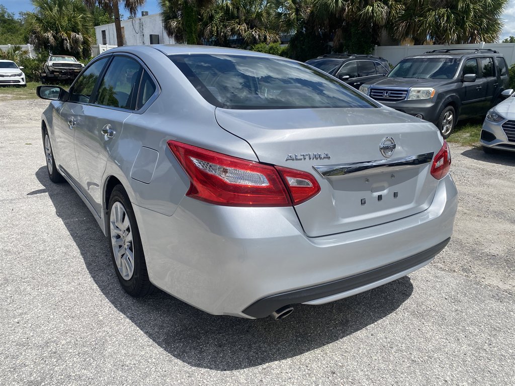Used 2017 Nissan Altima 2.5 S w/ Power Driver Seat Package FWD image 5