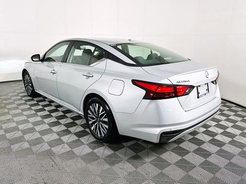 Used 2024 Nissan Altima 2.5 SV FWD image 5