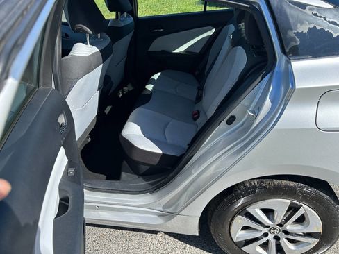 Used 2016 Toyota Prius Three Touring image 13