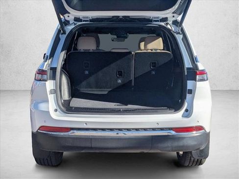 Used 2022 Jeep Grand Cherokee Limited 4xe w/ Luxury Tech Group II image 6