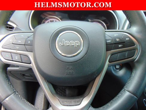 Used 2020 Jeep Cherokee Latitude Plus w/ Comfort/Convenience Group image 22