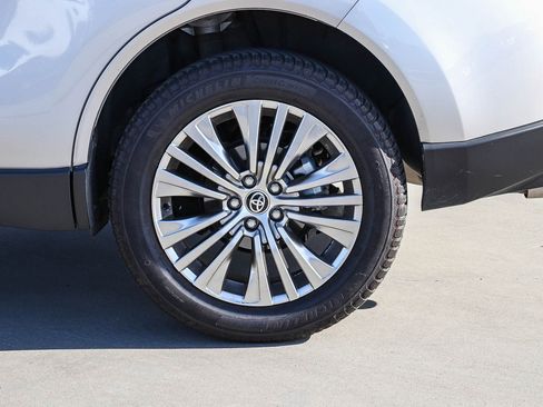 Certified 2023 Toyota Venza Limited AWD/4WD image 9
