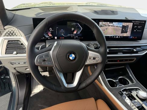 Used 2025 BMW X7 xDrive40i w/ Executive Package image 60