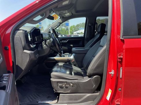 Used 2022 Chevrolet Silverado 1500 LT Trail Boss w/ LT Trail Boss Premium Package AWD/4WD image 16