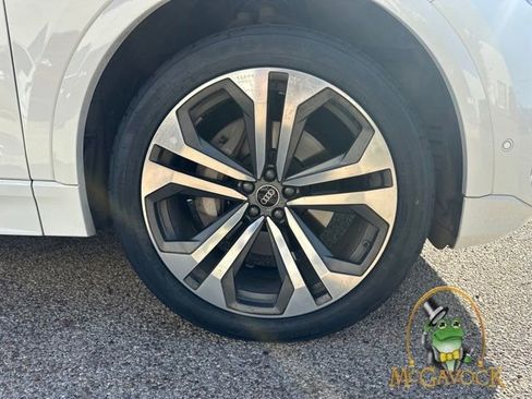 Used 2022 Audi Q8 Premium Plus w/ Premium Plus Package image 8