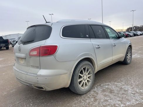 Used 2017 Buick Enclave Leather image 3