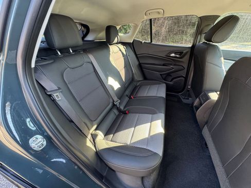 Used 2025 Chevrolet Trax LT image 34