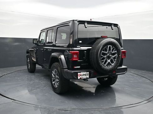 Used 2025 Jeep Wrangler Sahara image 6
