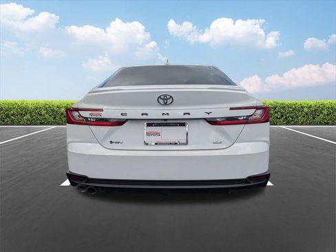 Used 2025 Toyota Camry SE w/ Convenience Package FWD image 6