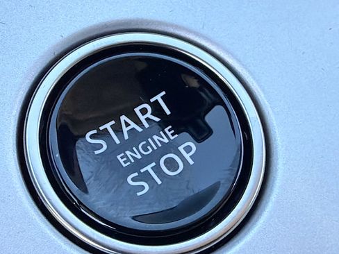 Used 2024 Land Rover Range Rover SE image 37