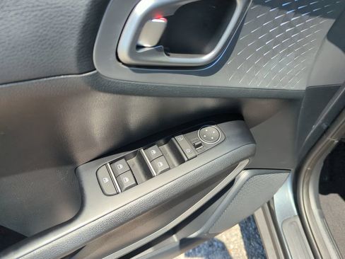 Used 2025 Kia Soul LX w/ LX Technology Package FWD image 19