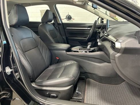 Used 2025 Nissan Altima 2.5 SR w/ SR Premium Package AWD/4WD image 12