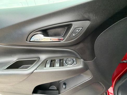 Used 2024 Chevrolet Equinox LT FWD image 32