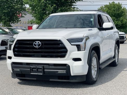 Certified 2023 Toyota Sequoia SR5 w/ SR5 Premium Package AWD/4WD image 13