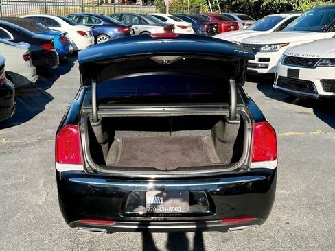 Used 2018 Chrysler 300 Limited image 10