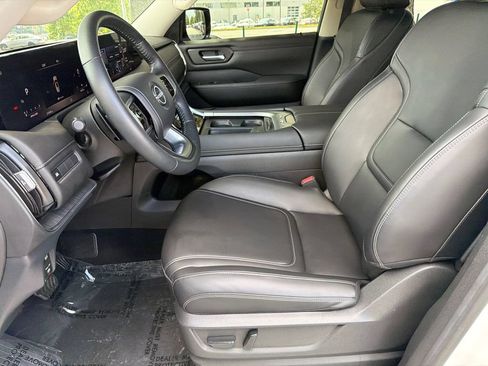 Used 2025 Nissan Armada SV AWD/4WD image 9