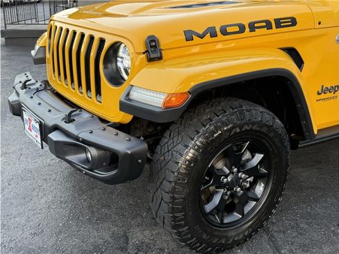 Used 2019 Jeep Wrangler Unlimited Sahara w/ Quick Order Package 24M Moab AWD/4WD image 7