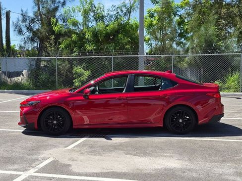 Used 2025 Toyota Camry SE w/ Convenience Package FWD image 5