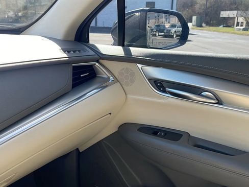 Used 2018 Cadillac XT5 Luxury w/ Driver Awareness Package FWD image 37