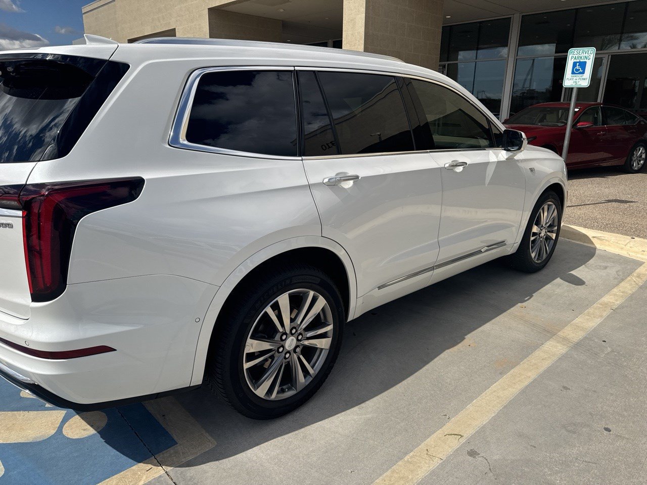 Used 2021 Cadillac XT6 Premium Luxury w/ Platinum Package AWD/4WD image 5