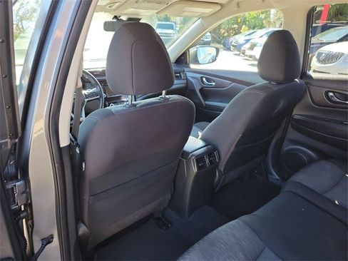 Used 2020 Nissan Rogue SV image 16