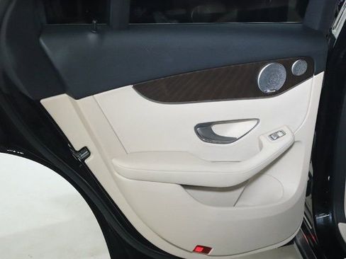 Used 2019 Mercedes-Benz GLC 300 4MATIC image 15