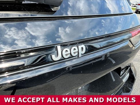Used 2022 Jeep Grand Cherokee Summit w/ Luxury Tech Group V AWD/4WD image 24