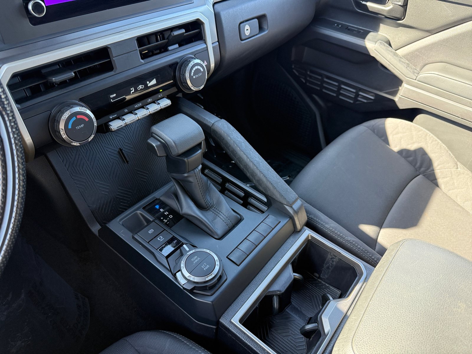 Used 2025 Toyota Tacoma SR5 AWD/4WD image 13
