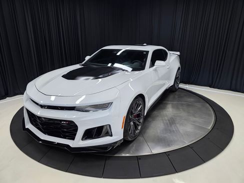 Used 2021 Chevrolet Camaro ZL1 RWD image 10