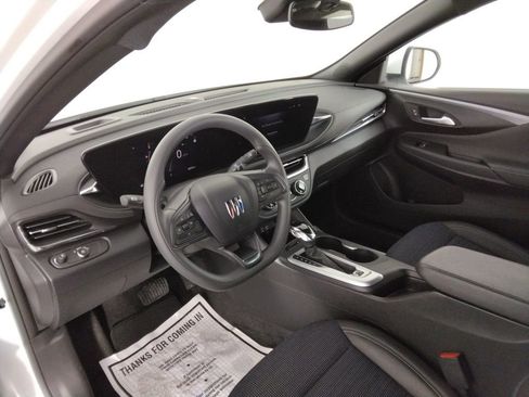 Used 2025 Buick Envista Preferred image 29