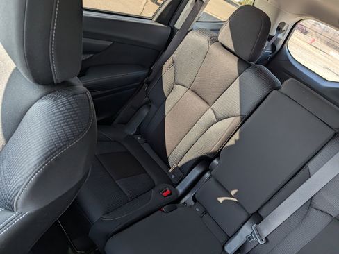 Used 2023 Subaru Ascent Premium w/ Convenience Package image 12