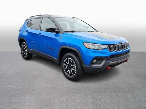 Used 2024 Jeep Compass Trailhawk image 3