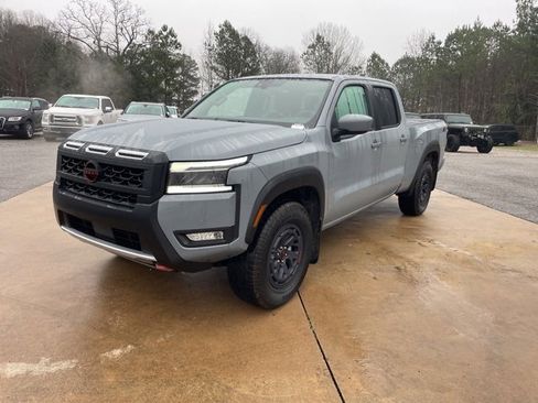 Used 2025 Nissan Frontier PRO-4X image 3