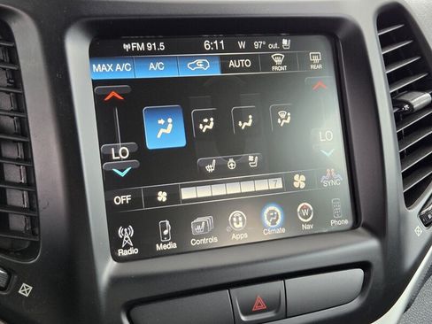 Used 2016 Jeep Cherokee Limited w/ Luxury Group AWD/4WD image 30