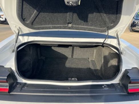 Used 2015 Dodge Challenger SXT image 27