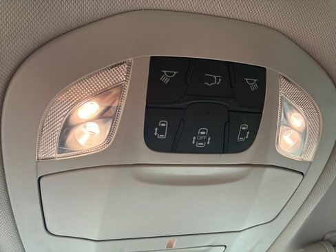 Used 2024 Chrysler Pacifica Select image 11