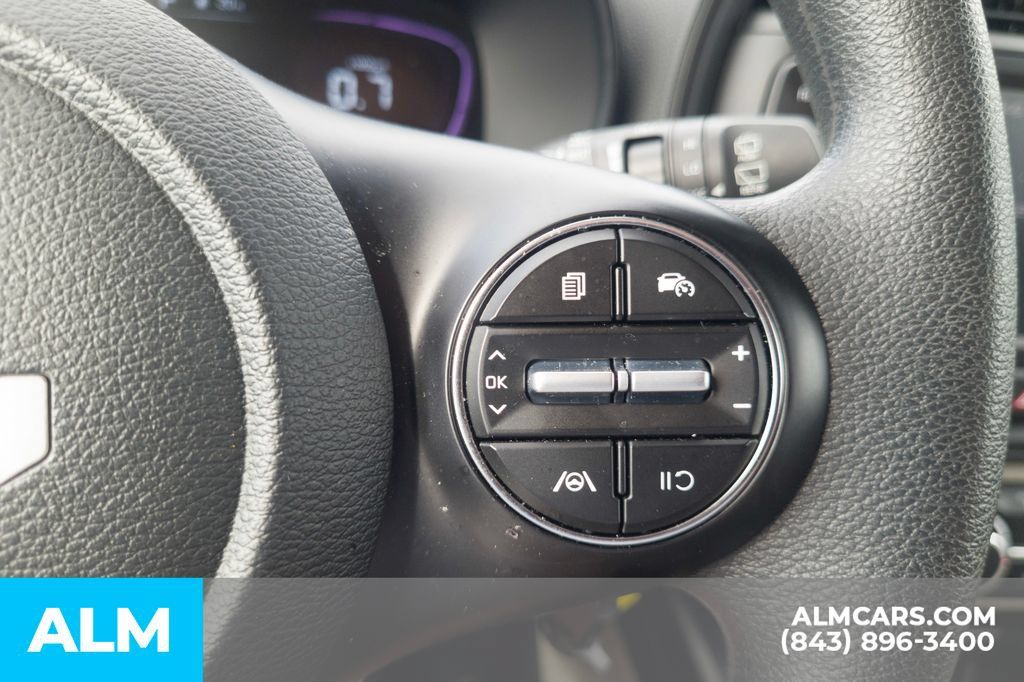 Used 2025 Kia Soul LX w/ LX Technology Package FWD image 27