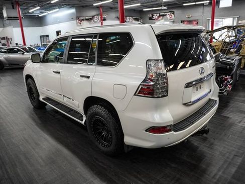 Used 2017 Lexus GX 460 Luxury w/ Preferred Accessory Package AWD/4WD image 3