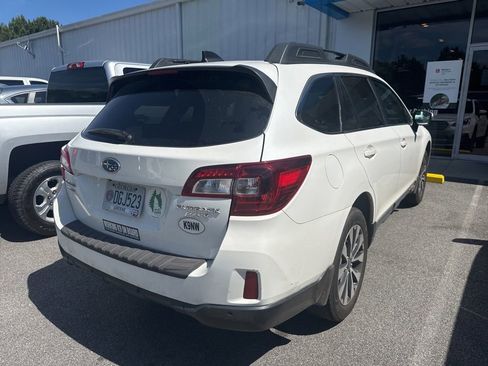 Used 2017 Subaru Outback 2.5i Limited AWD/4WD image 4