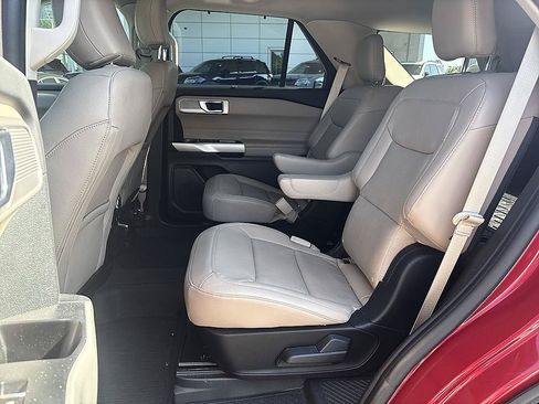 Used 2021 Ford Explorer Limited w/ Equipment Group 301A AWD/4WD image 18