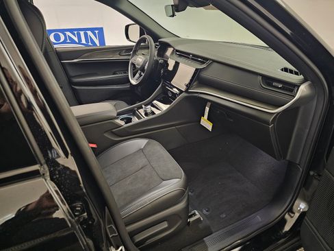 New 2026 Jeep Grand Cherokee Laredo image 27