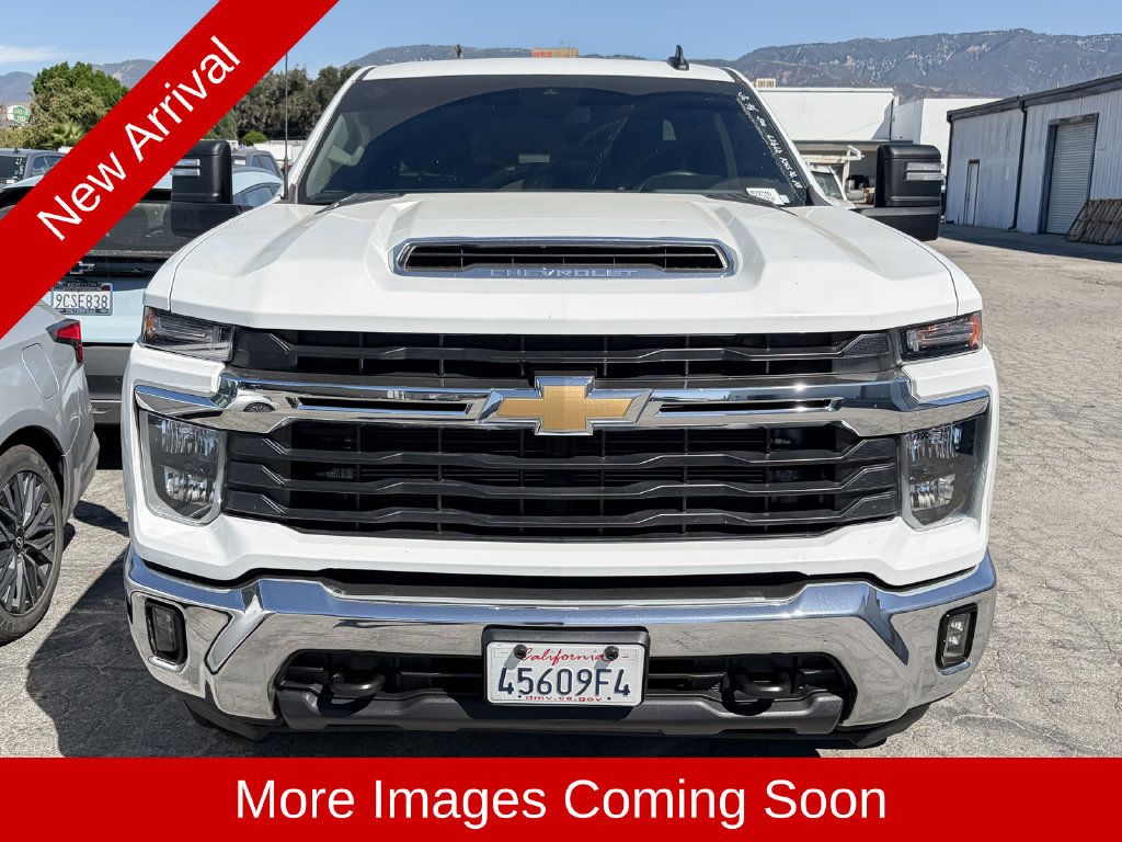 Used 2025 Chevrolet Silverado 2500 LT w/ Convenience Package AWD/4WD image 2