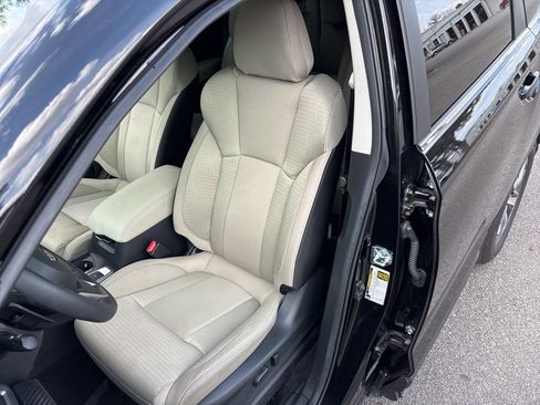Used 2025 Subaru Ascent Premium image 3