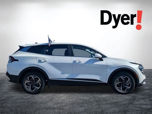 Certified 2024 Kia Sportage LX image 3