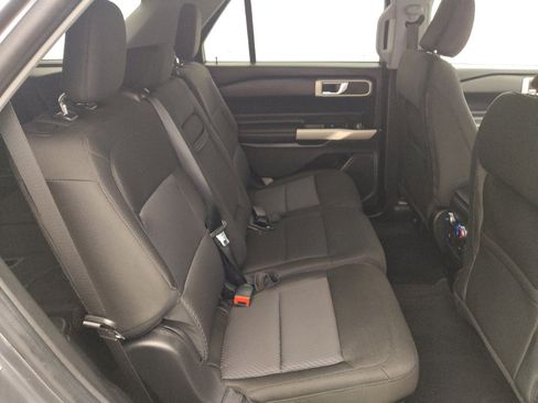 Used 2022 Ford Explorer XLT image 19
