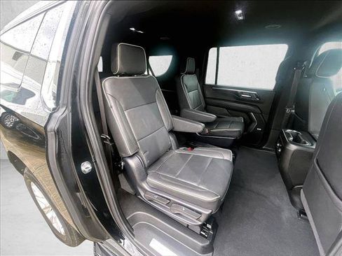 Used 2025 Chevrolet Suburban Premier RWD image 29