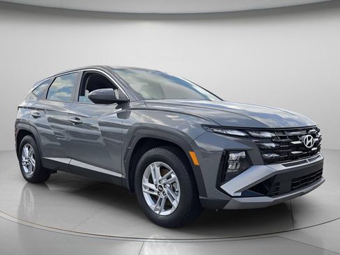 Certified 2026 Hyundai Tucson SE FWD image 9