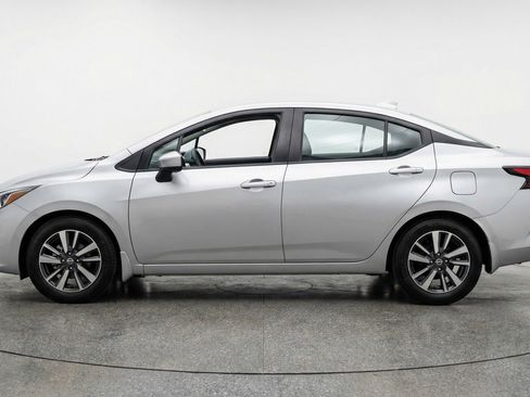 Used 2025 Nissan Versa SV image 5